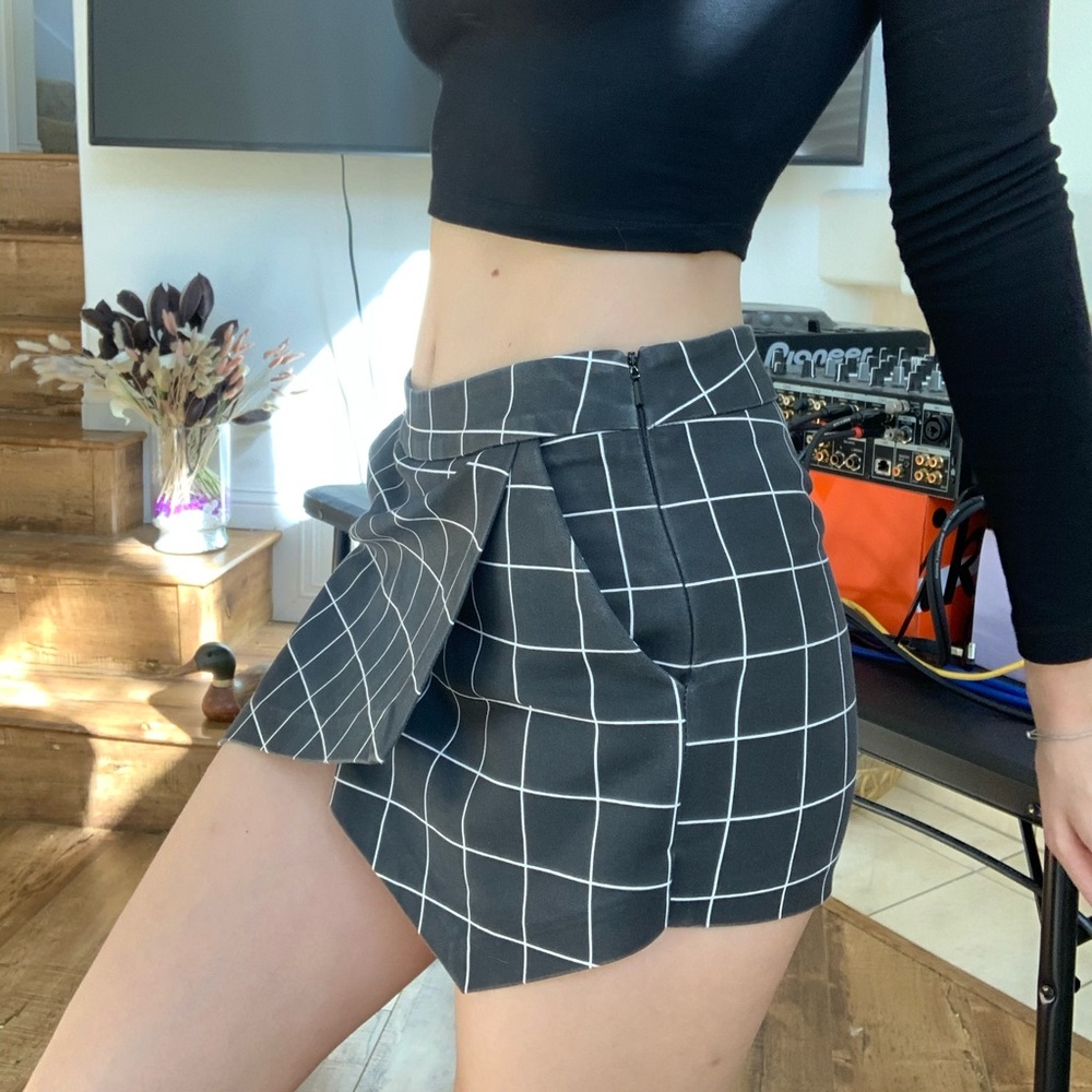 Short skirt